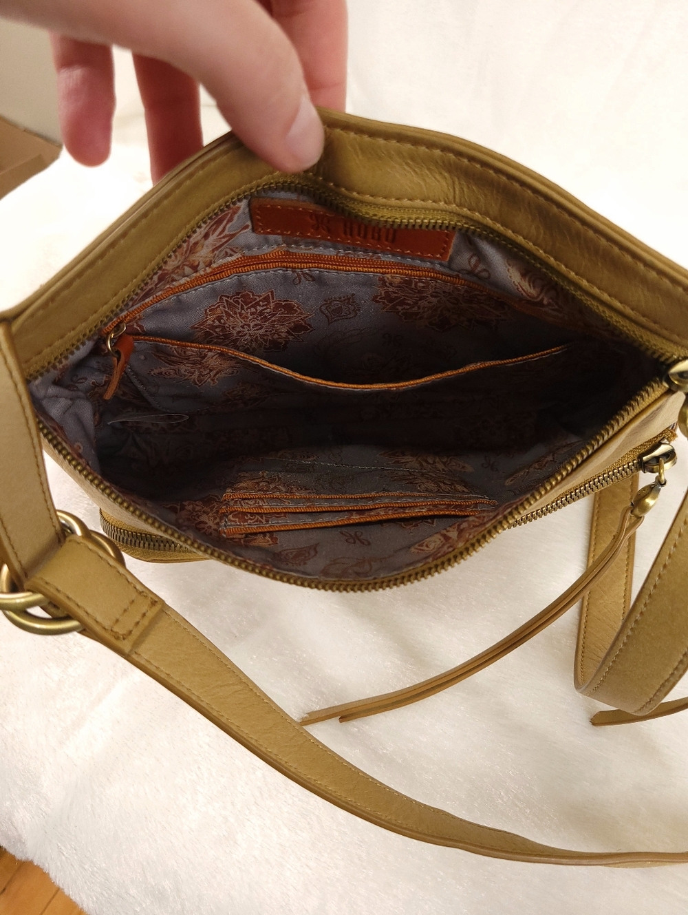 Hobo Cassie Leather Convertible Crossbody Shoulder Bag - Picture 7 of 16